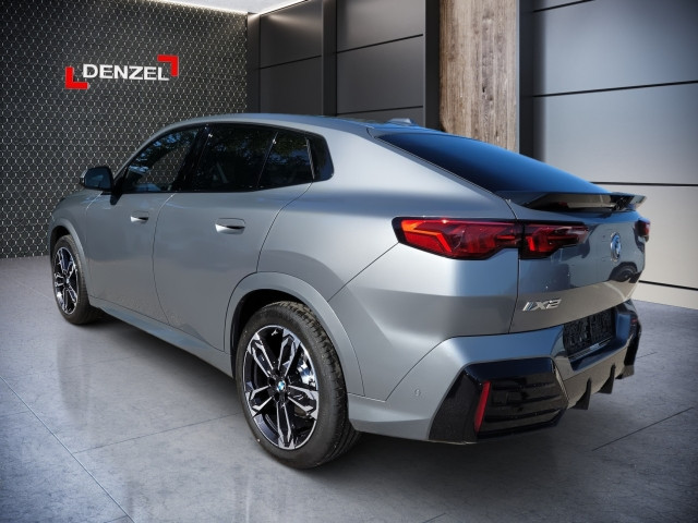 Bild 2: BMW iX2 eDrive 20 U10