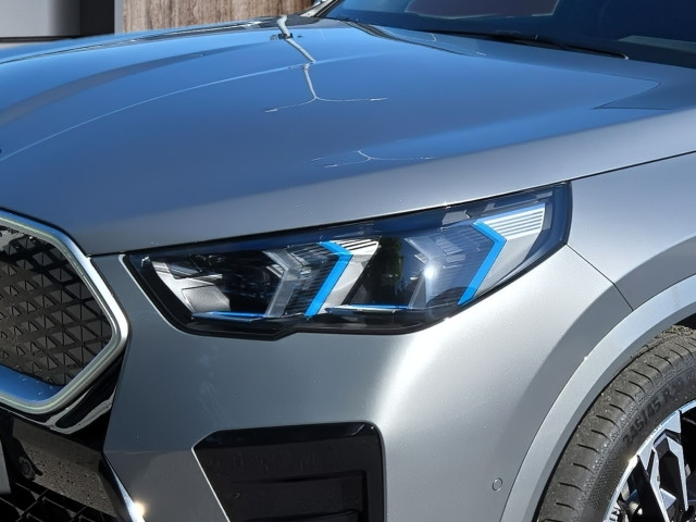 Bild 6: BMW iX2 eDrive 20 U10