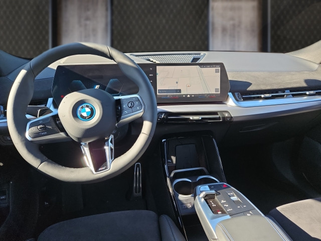 Bild 8: BMW iX2 eDrive 20 U10