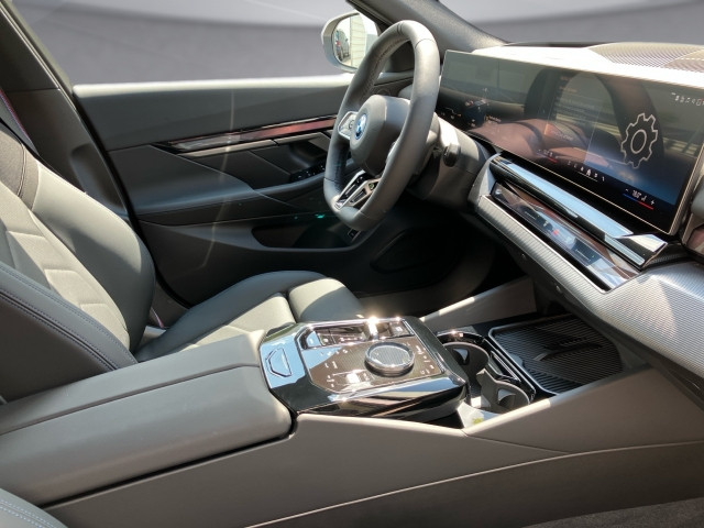 Bild 10: BMW i5 eDrive40 Limousine
