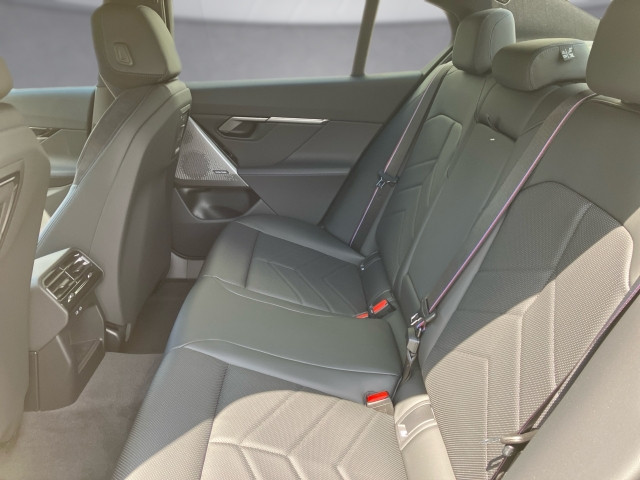 Bild 11: BMW i5 eDrive40 Limousine