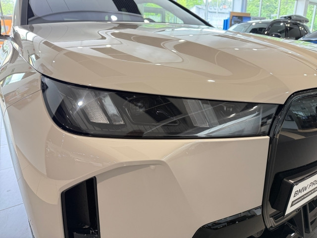Bild 6: BMW PKW i-Serie iX xDrive45