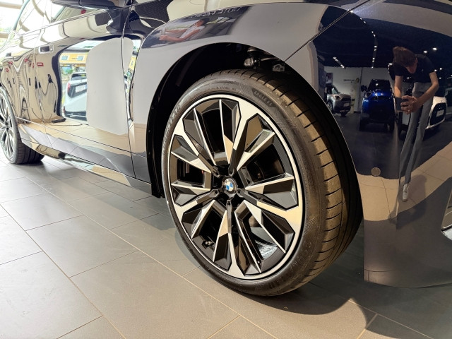 Bild 7: BMW PKW i-Serie iX xDrive60