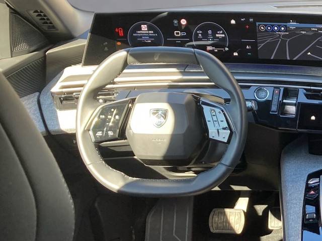 Bild 9: Peugeot 5008 Allure Hybrid 145 e-DCS6