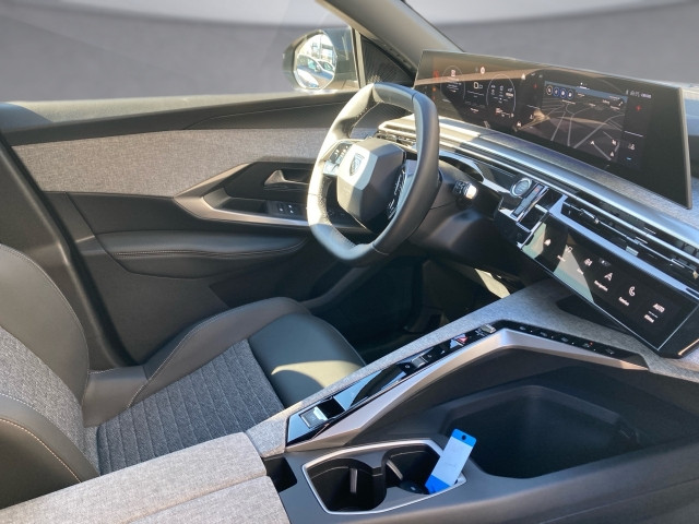 Bild 10: Peugeot 5008 Allure Hybrid 145 e-DCS6