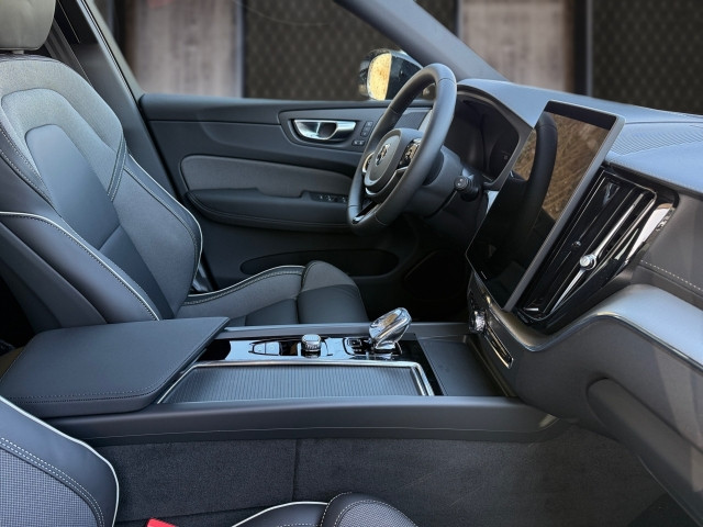 Bild 5: VOLVO PKW XC60 Black Edition Ultra, T6 eAWD Plug-in Hybrid, Elektrisch