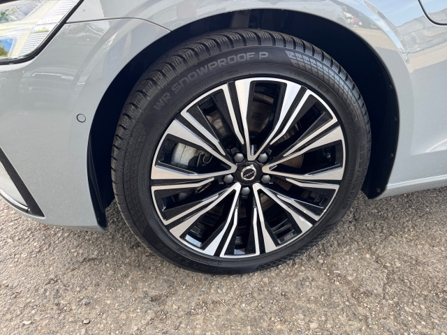 Bild 7: VOLVO PKW V60 Plus, T6 eAWD Plug-in Hybrid, Elektrisch/Benzin, Dark