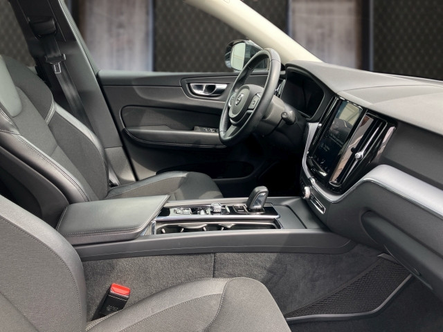 Bild 2: VOLVO PKW XC60 B4 AWD Momentum Pro Geartronic