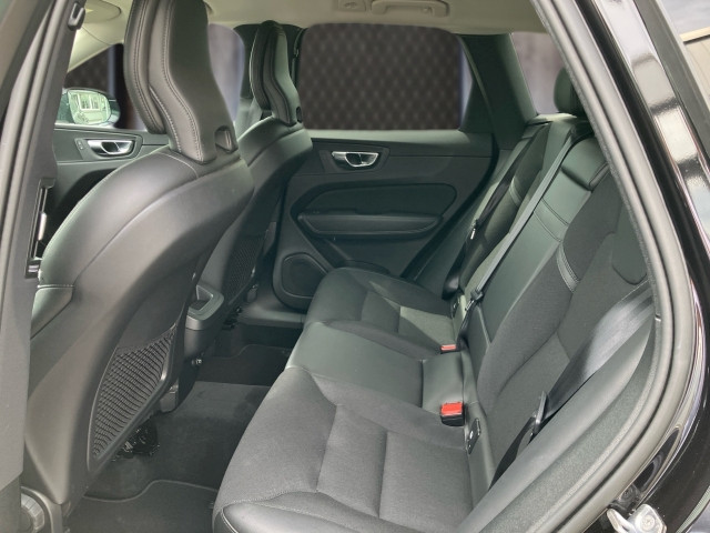 Bild 3: VOLVO PKW XC60 B4 AWD Momentum Pro Geartronic