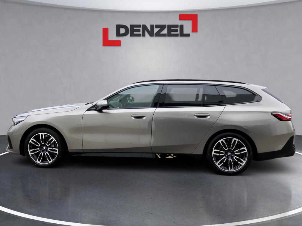 Bild 1: BMW i5 xDrive40 Touring