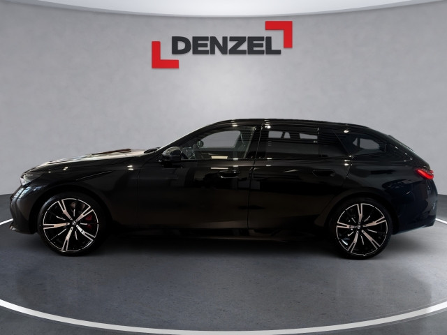 Bild 1: BMW i5 xDrive40 Touring