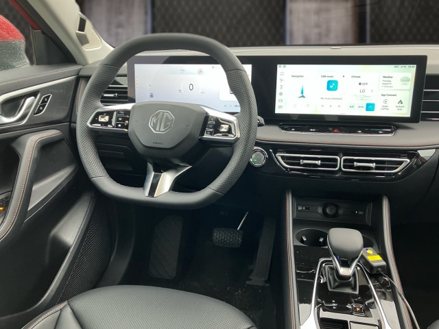Bild 6: MG HS HEV Luxury Lenkradhzg. 25.5