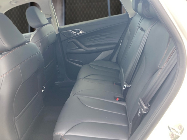 Bild 11: MG HS HEV Luxury Lenkradhzg. 25.5 Österreich-Paket