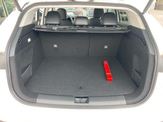 Bild 12: MG HS HEV Luxury Lenkradhzg. 25.5 Österreich-Paket