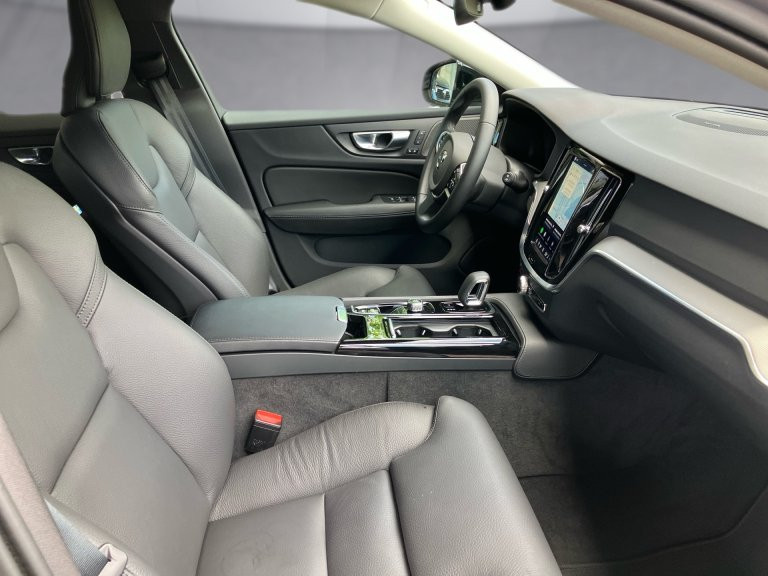 Bild 10: VOLVO PKW V60 Plus, T6 eAWD Plug-in Hybrid, Elektrisch/Benzin, Dark