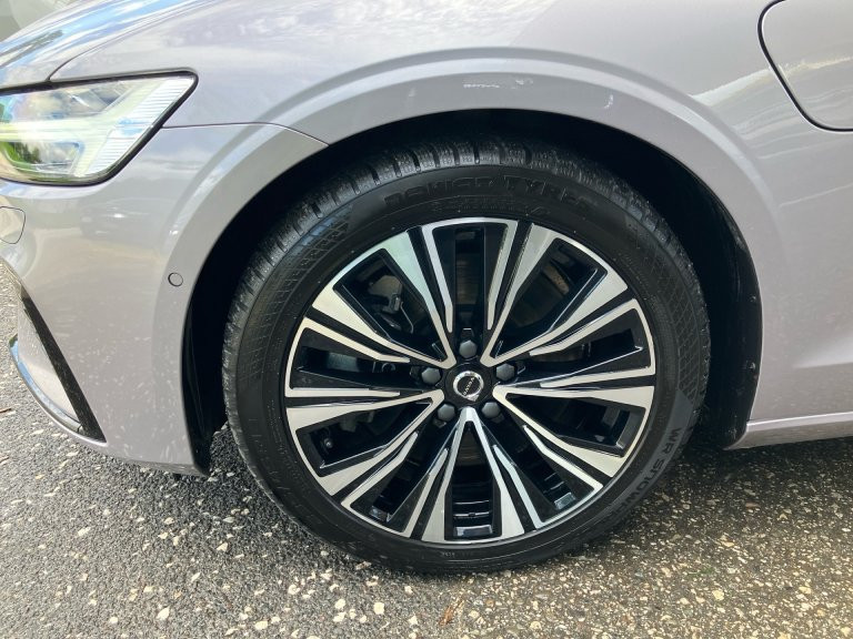 Bild 7: VOLVO PKW V60 Plus, T6 eAWD Plug-in Hybrid, Elektrisch/Benzin, Dark