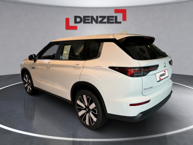 Bild 2: Mitsubishi Outlander PHEV 2,4 4WD Inform AT 25