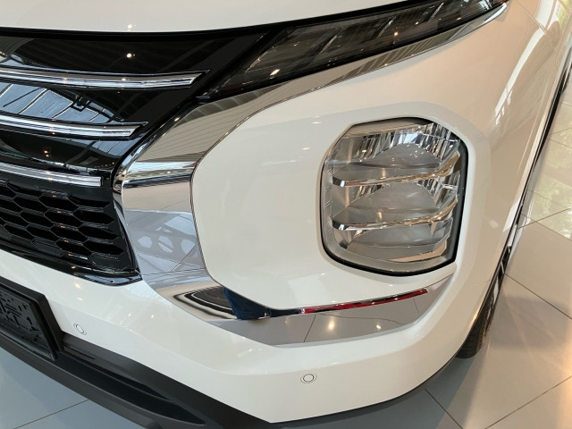 Bild 6: Mitsubishi Outlander PHEV 2,4 4WD Inform AT 25