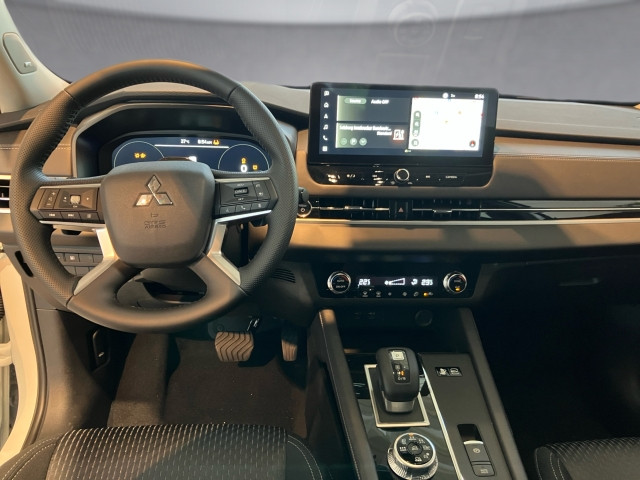 Bild 8: Mitsubishi Outlander PHEV 2,4 4WD Inform AT 25