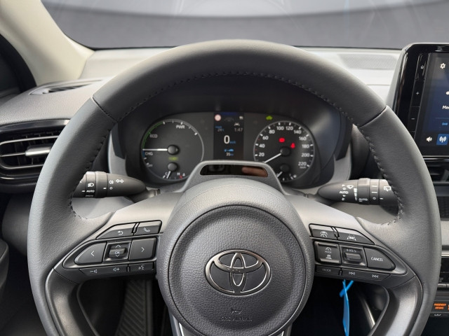 Bild 9: Toyota Yaris - 1,5 l Hybrid  Active
