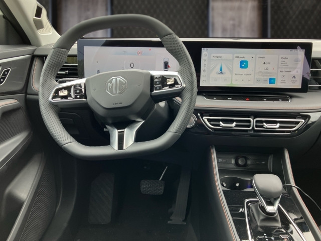 Bild 6: MG HS HEV Luxury Lenkradhzg. 25.5