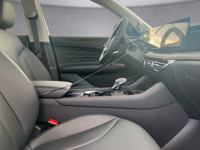 Bild 8: MG HS HEV Luxury Lenkradhzg. 25.5