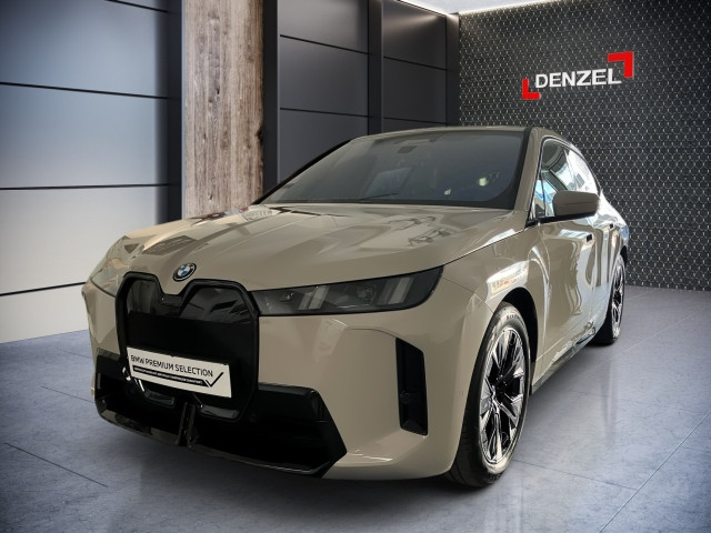 Bild 1: BMW PKW i-Serie iX xDrive45