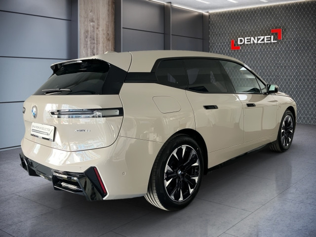 Bild 5: BMW PKW i-Serie iX xDrive45
