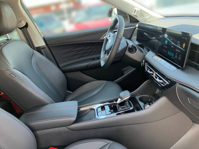 Bild 9: MG HS PHEV+ Luxury Lenkradhzg. 25.5 Österreich Paket EV/PHEV