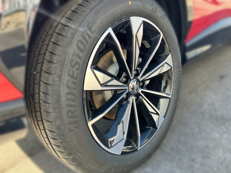 Bild 4: MG HS PHEV+ Luxury Lenkradhzg. 25.5 Österreich Paket EV/PHEV