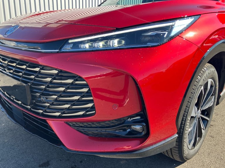 Bild 7: MG HS PHEV+ Luxury Lenkradhzg. 25.5 Österreich Paket EV/PHEV