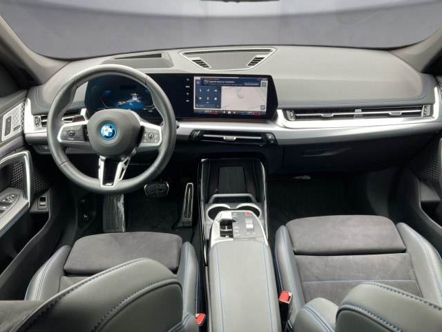 Bild 8: BMW iX1 xDrive30 U11