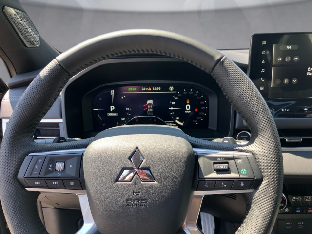 Bild 9: Mitsubishi Outlander PHEV 2,4 4WD Diam.Luxury Black Edt.AT 26