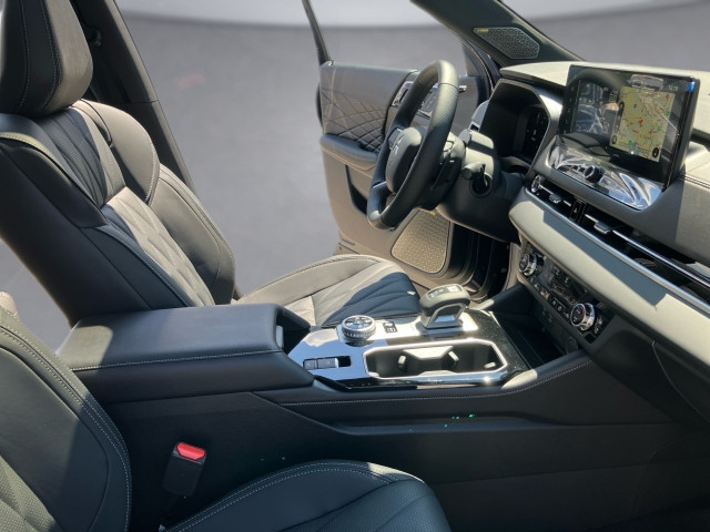 Bild 10: Mitsubishi Outlander PHEV 2,4 4WD Diam.Luxury Black Edt.AT 26