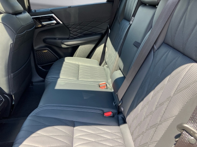 Bild 11: Mitsubishi Outlander PHEV 2,4 4WD Diam.Luxury Black Edt.AT 26