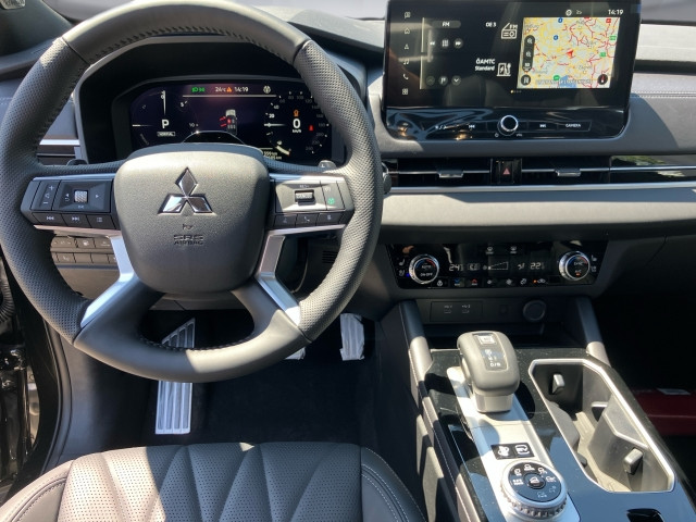 Bild 8: Mitsubishi Outlander PHEV 2,4 4WD Diam.Luxury Black Edt.AT 26