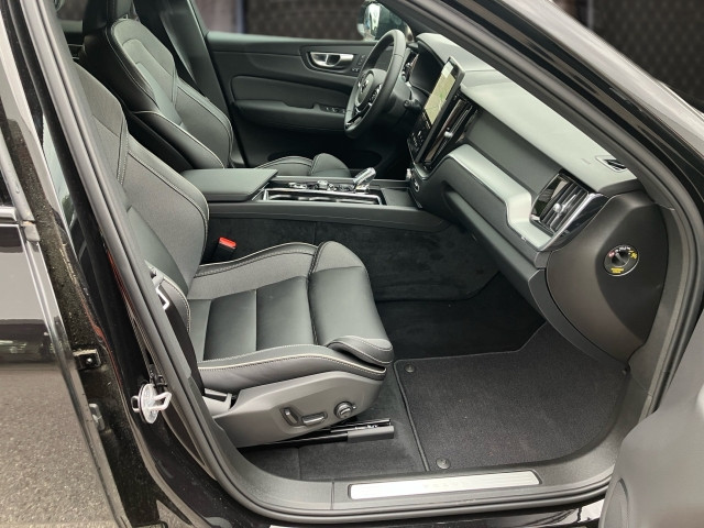 Bild 10: VOLVO PKW XC60 T6 AWD PHEV Plus Black Edition