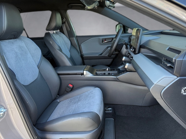 Bild 6: Toyota RAV4 5-Türer Style 2.5 Hybrid Automatikgetriebe CV