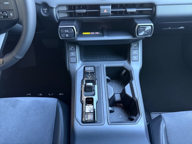 Bild 8: Toyota RAV4 5-Türer Style 2.5 Hybrid Automatikgetriebe CV