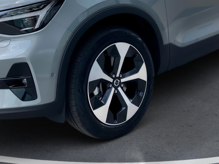 Bild 4: VOLVO PKW XC40 Ultra, B3 Mild Hybrid, Benzin, Dark