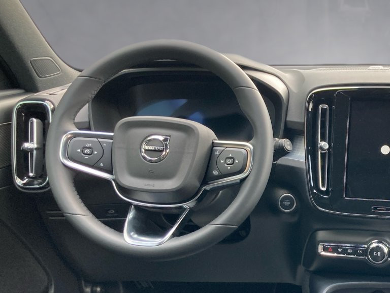 Bild 6: VOLVO PKW XC40 Ultra, B3 Mild Hybrid, Benzin, Dark