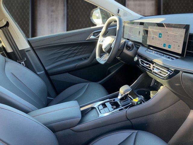 Bild 5: MG HS HEV Luxury 25.5