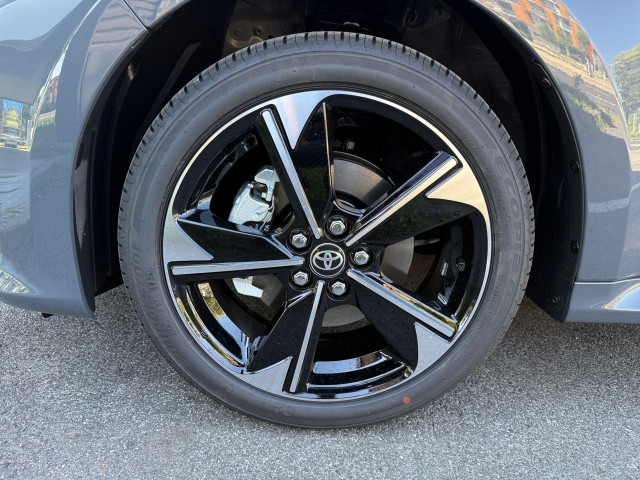 Bild 7: Toyota Yaris 5-Türer Lounge 1,5L Hybrid Syst. 96 kW (130