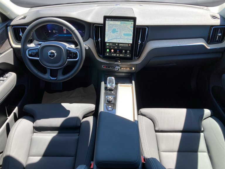 Bild 8: VOLVO PKW XC60 Plus, T6 eAWD Plug-in Hybrid, Elektrisch/Benzin, Dark