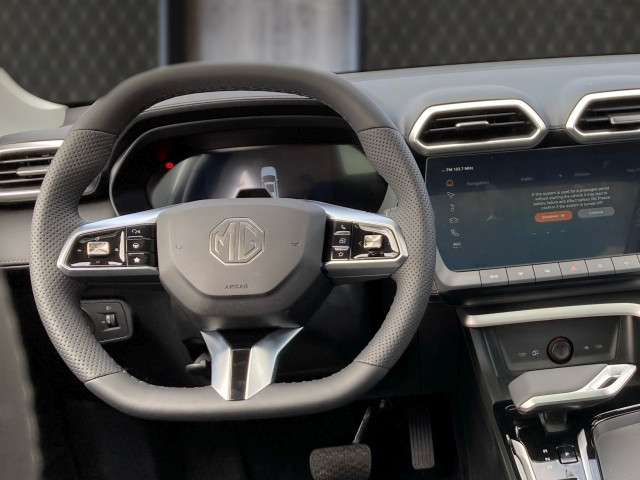 Bild 9: MG ZS HEV Luxury MY26 Österreich Paket