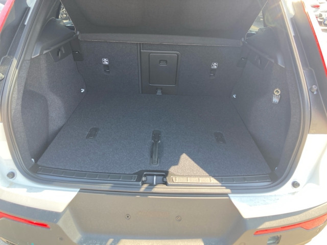 Bild 10: VOLVO PKW XC40 Plus, B3 Mild Hybrid, Benzin, Dark