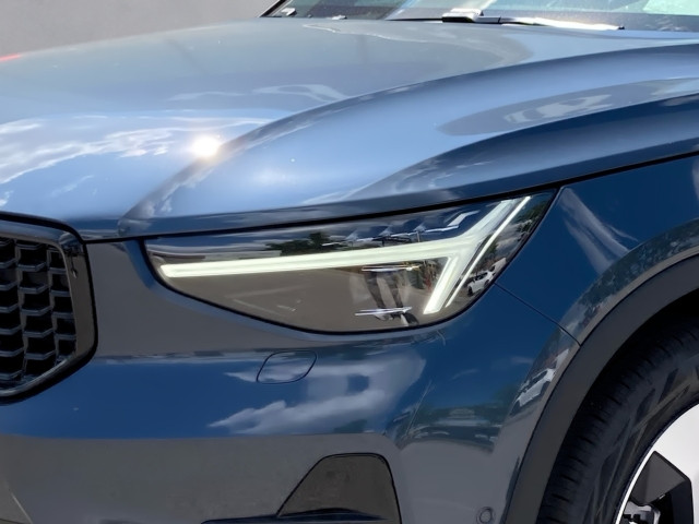 Bild 4: VOLVO PKW XC40 Ultra, B3 Mild Hybrid, Benzin, Dark