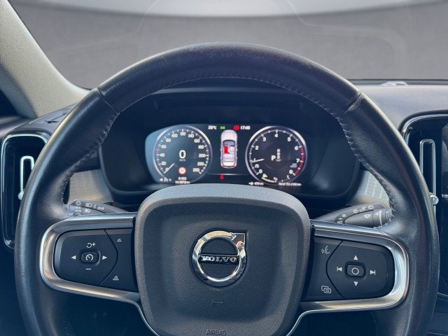 Bild 9: VOLVO PKW XC40 T3 Momentum Geartronic
