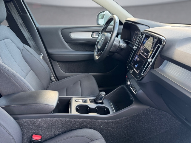 Bild 10: VOLVO PKW XC40 T3 Momentum Geartronic