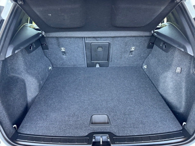 Bild 12: VOLVO PKW XC40 T3 Momentum Geartronic